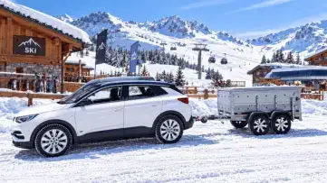 sweet-transfers-lyon-grenoble-chambery-ski-french-alps-car-trailer-02